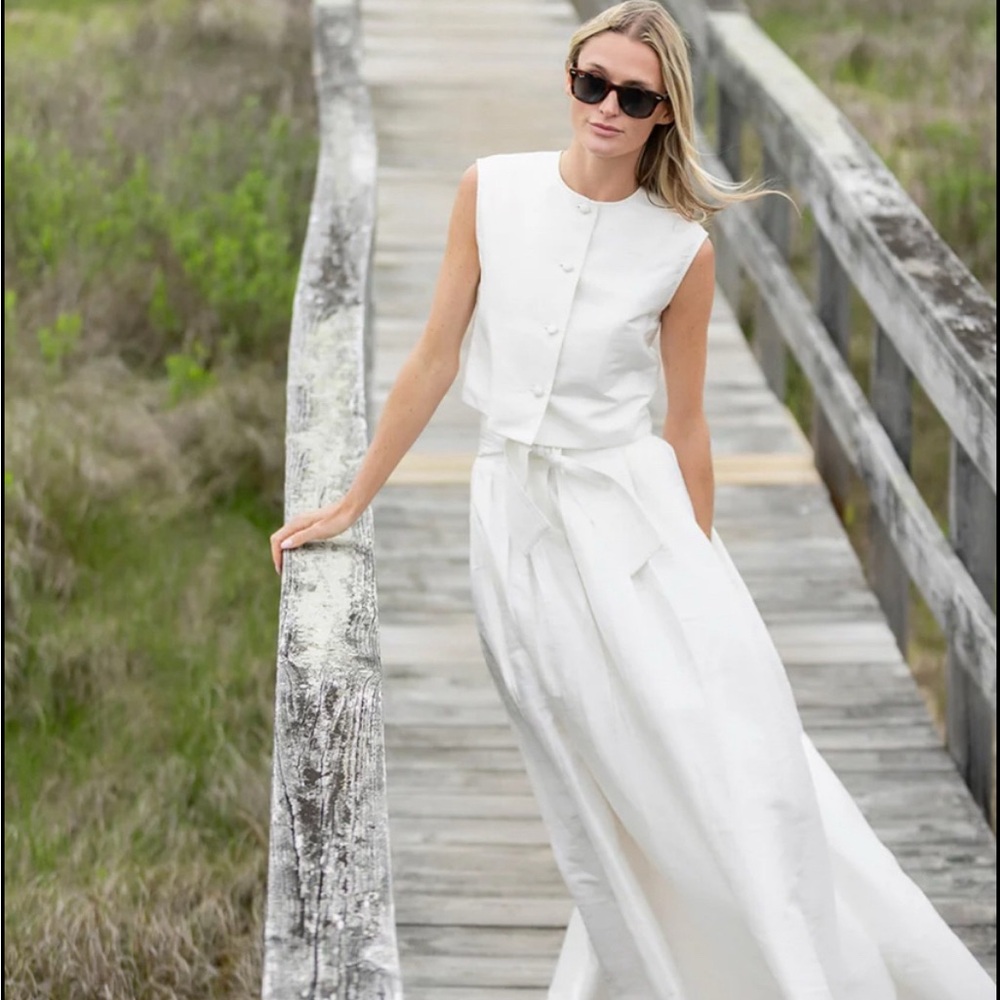 Julia Amory Ball Skirt. NWT. Warm White. Size Medium. - Picture 3 of 5